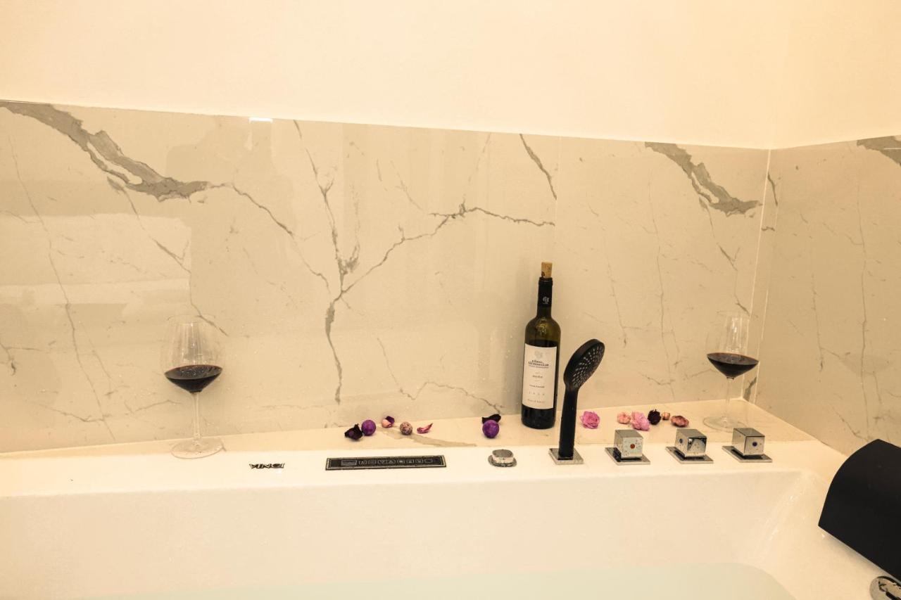 Zeos Finest Jacuzzi Suite Atene Esterno foto